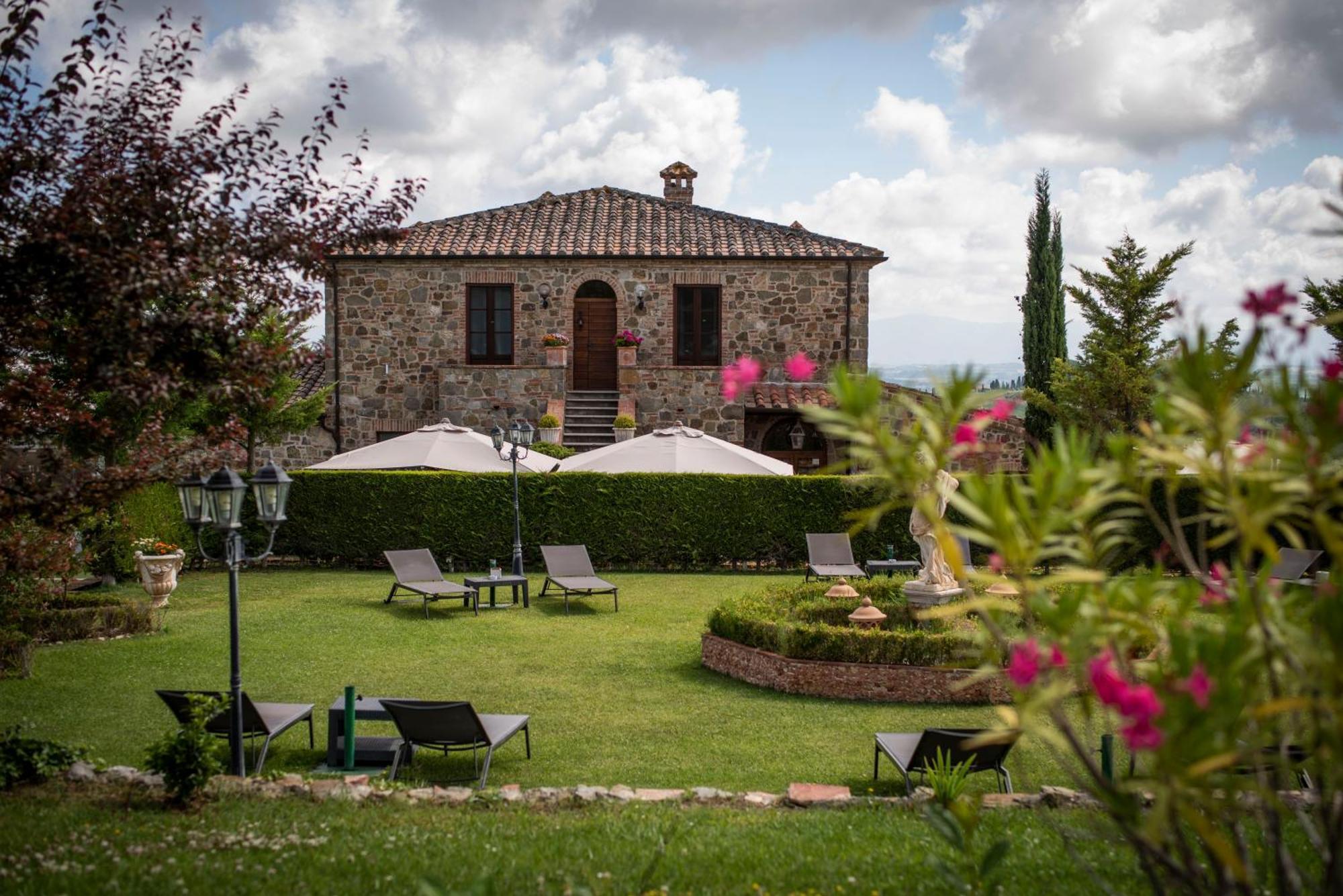 Poggio Paradiso Resort & Spa Montefollonico Buitenkant foto